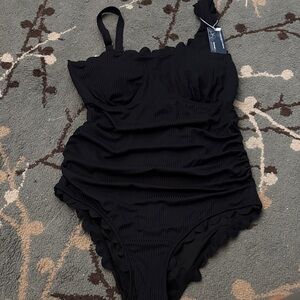 Summer Mae Women’s One Piece Ribbed and Scalloped Edge Swimsuit SZ 6